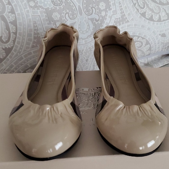 Burberry Nova Check Patent Leather Ballerina Flats - Picture 2 of 7